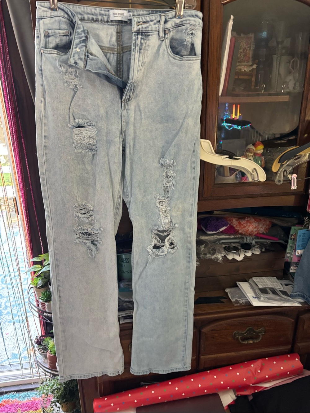 Light Wash Distressed Jeans -